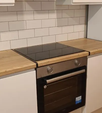 Basement In Heart Of - Sleeps 4 * Bray