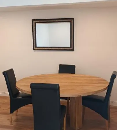 Apartment Basement In Heart Of - Sleeps 4 *