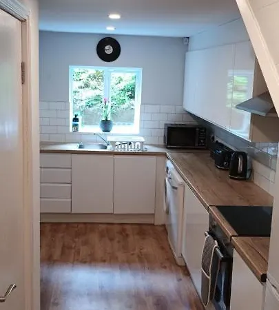 Apartment Basement In Heart Of - Sleeps 4 Bray
